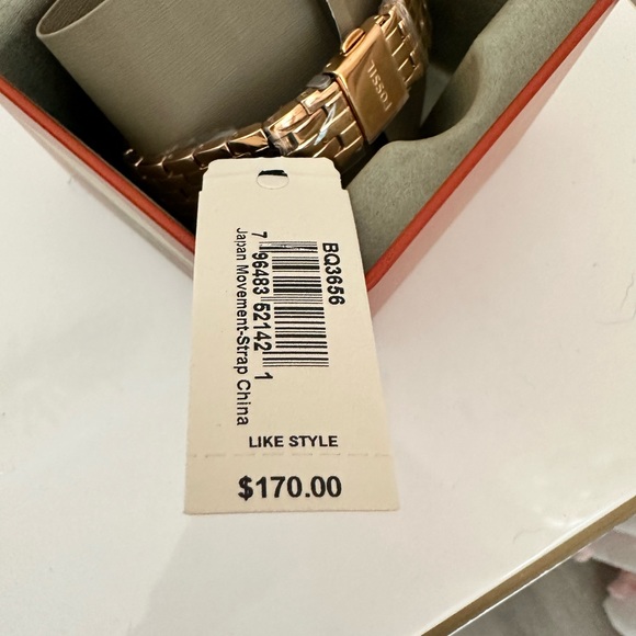 FOSSIL Women’s Rose Gold Watch With Crystal Details - Picture 3 of 7